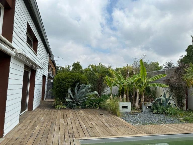 Jolie terrasse d'une maison comme un appartement