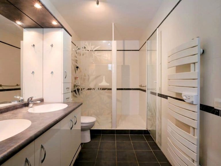 Salle de douche de standing à Idron