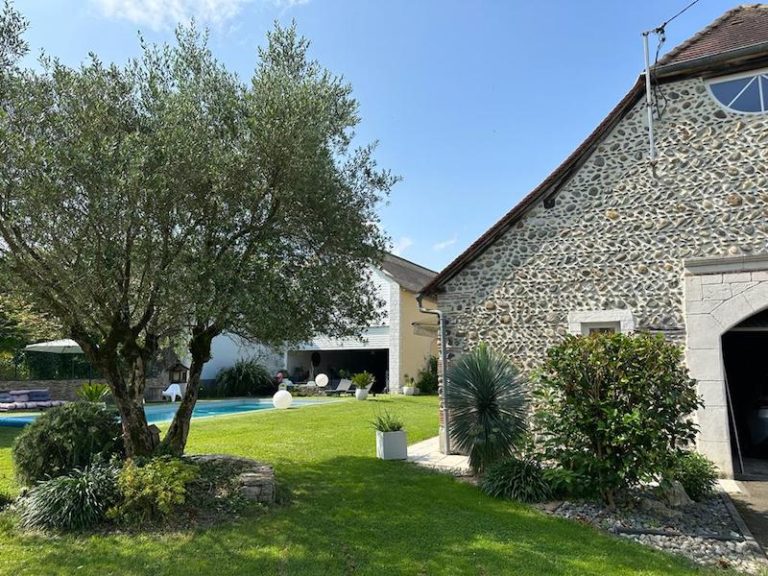 AIP1061-maison-exception-lescar-jardin3