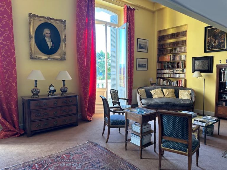 Séjour d'un appartement de prestige à Pau