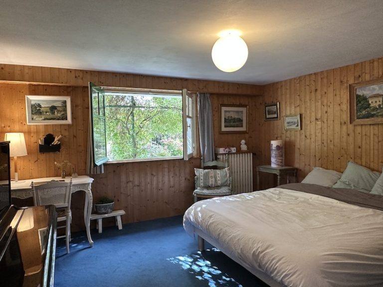 Vaste chambre dans une maison de charme à Trespoey, Pau