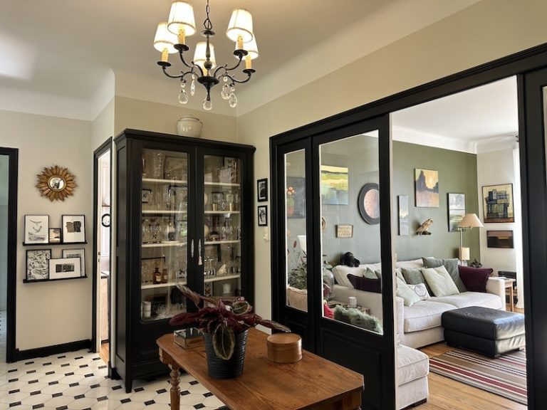 Entrée et salon dans une maison de charme à Pau